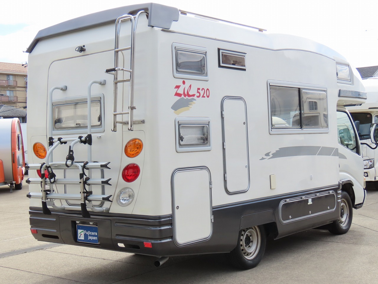 キャンピングカーキャブコン