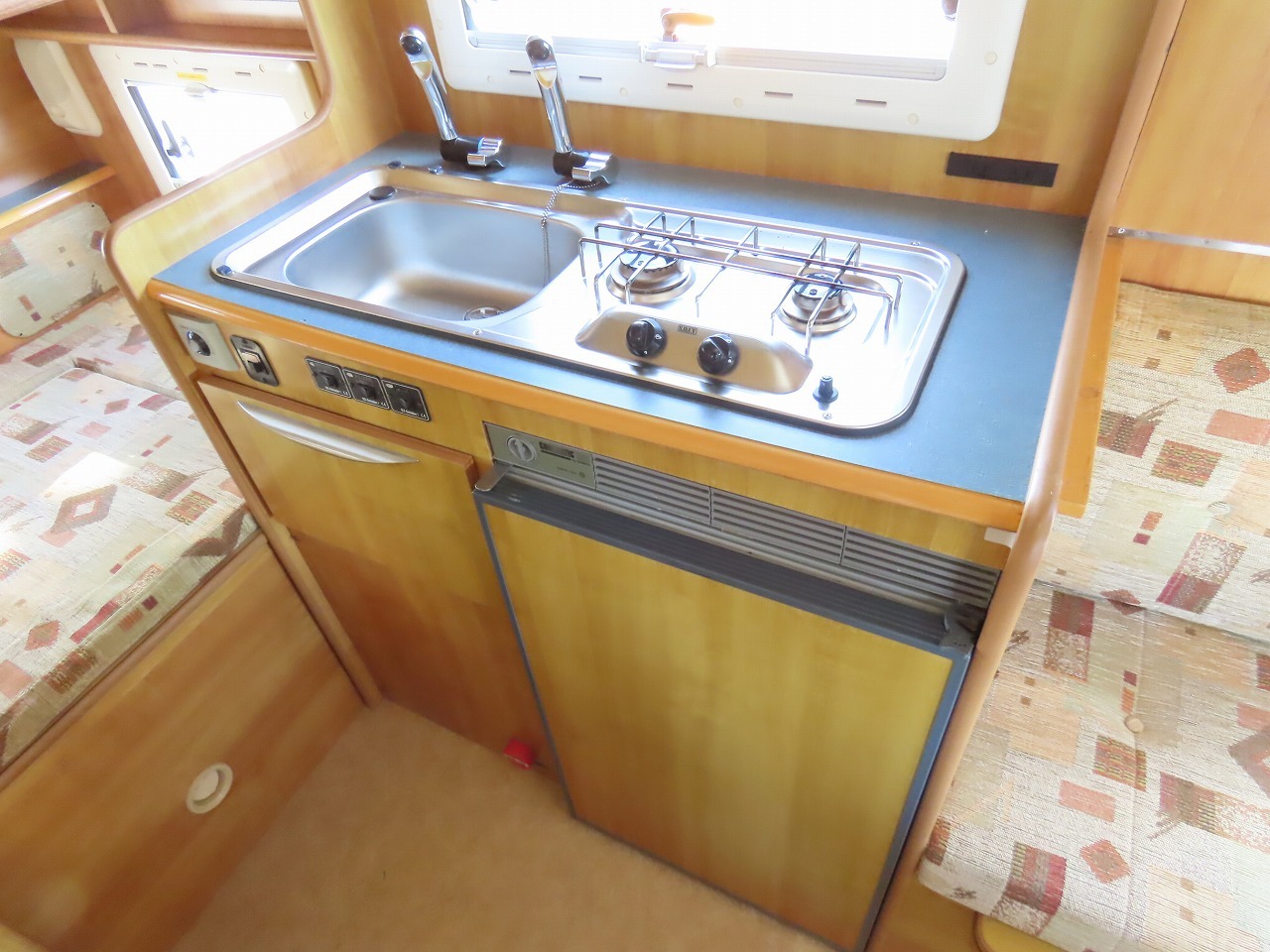 キャンピングカーキャブコン