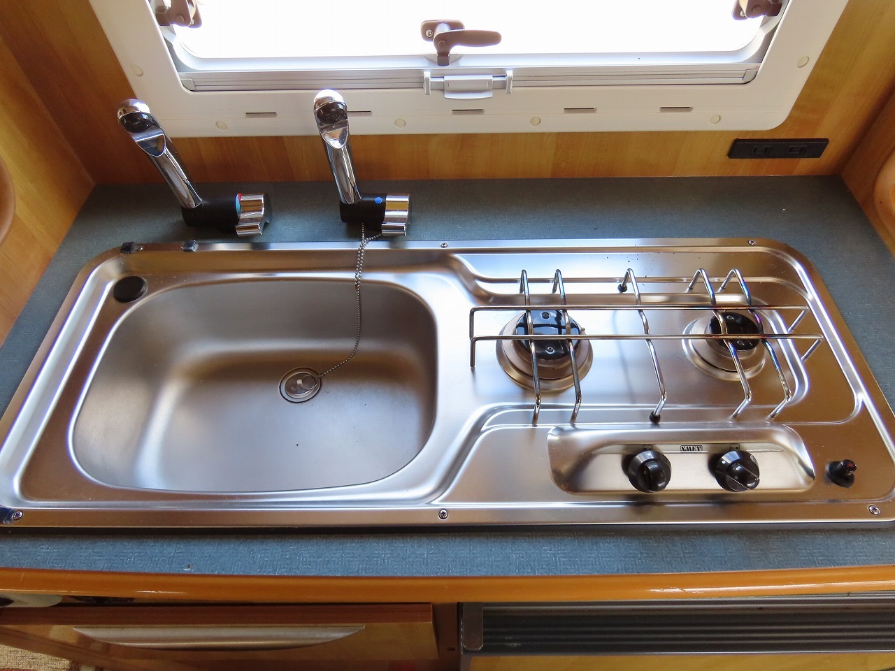 キャンピングカーキャブコン