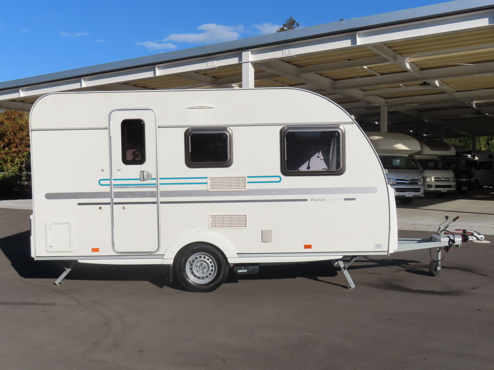 キャンピングカートレーラー