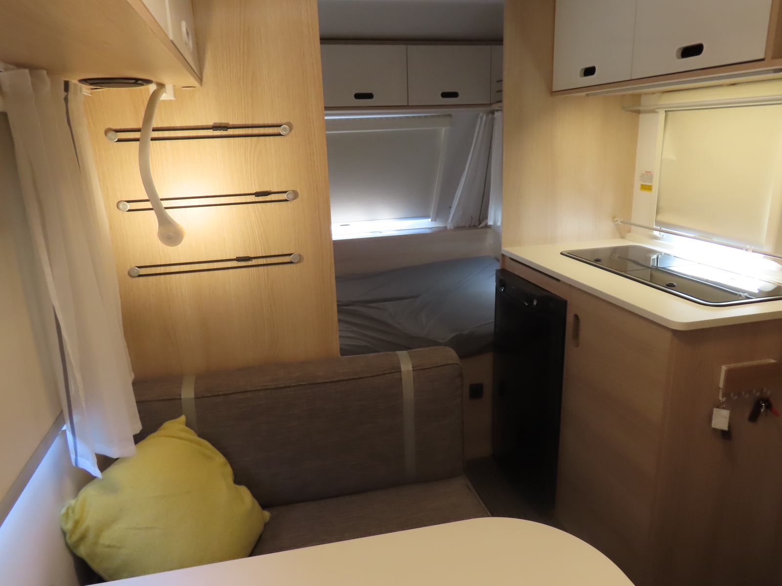 キャンピングカートレーラー