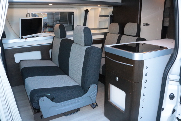 キャンピングカーバンコン