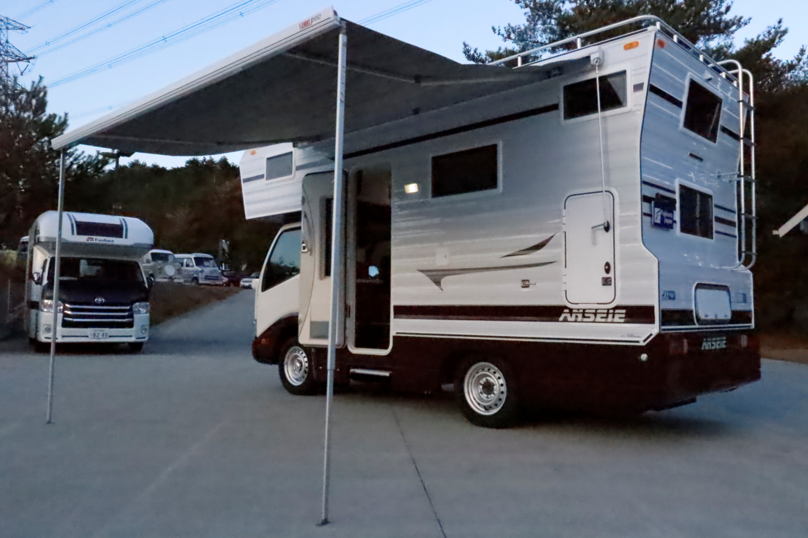 キャンピングカーキャブコン