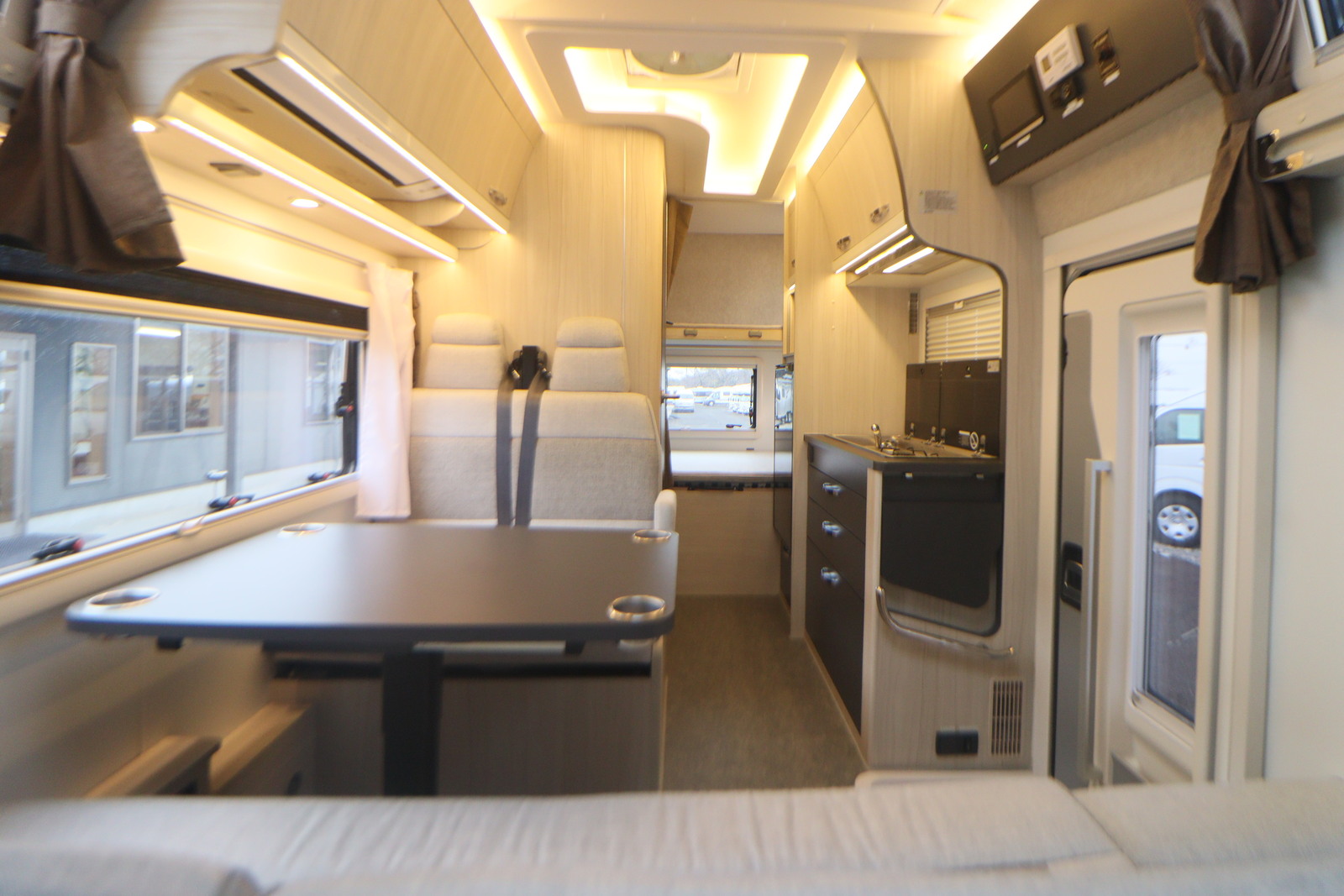 キャンピングカーキャブコン