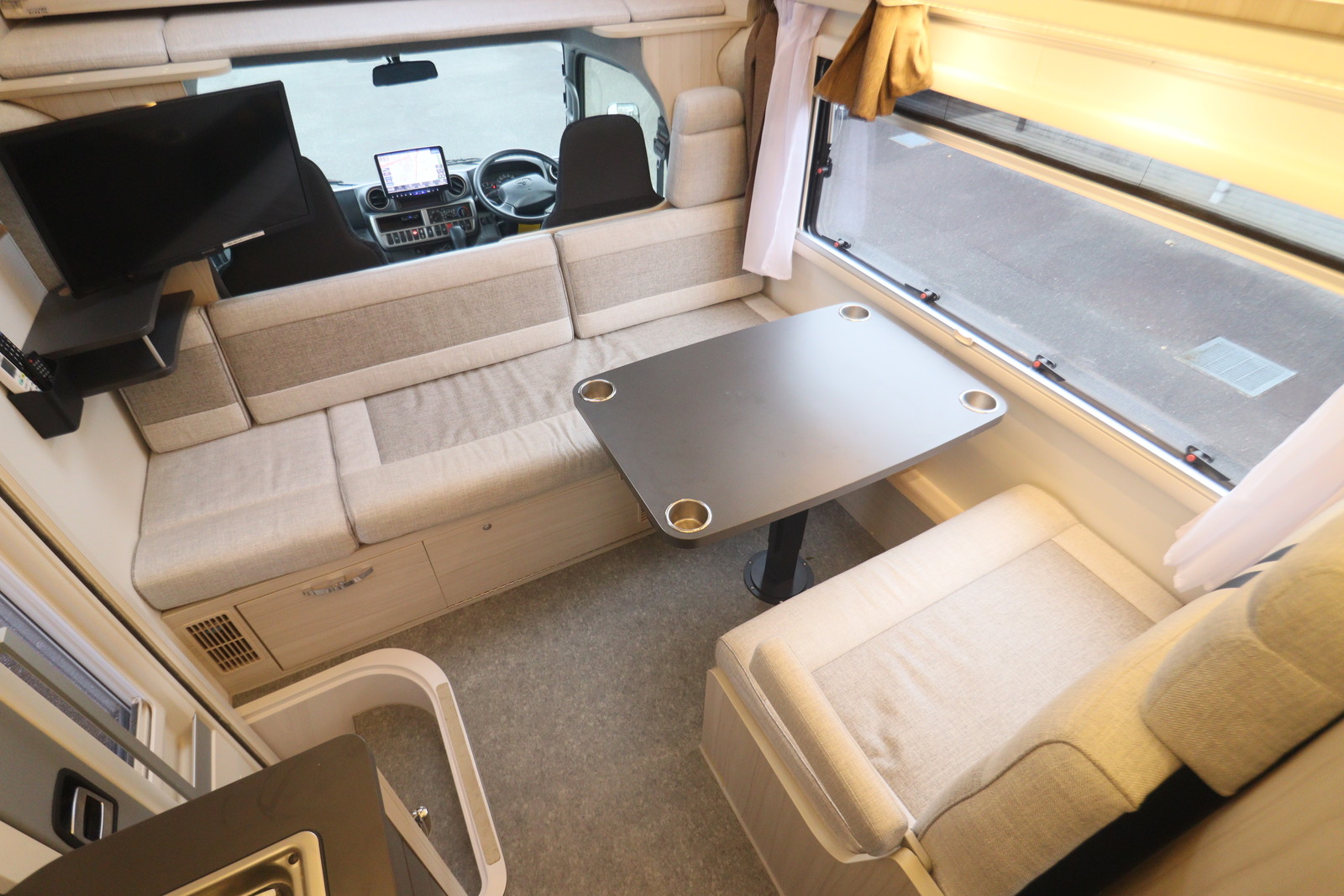 キャンピングカーキャブコン