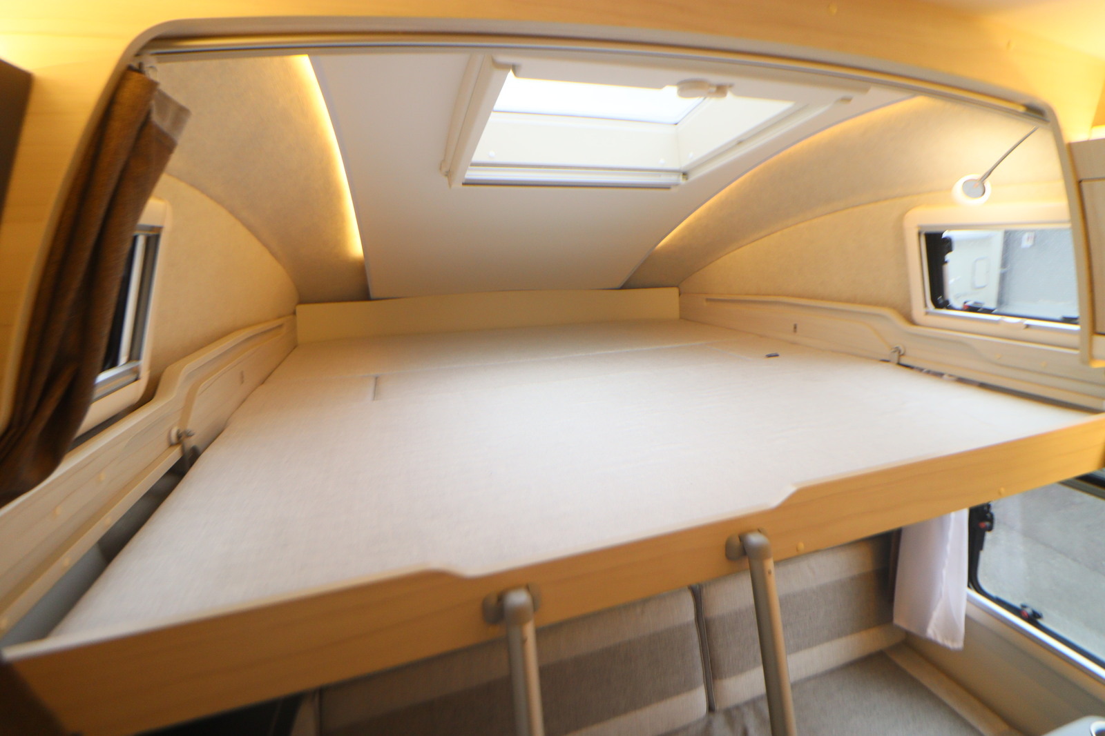 キャンピングカーキャブコン