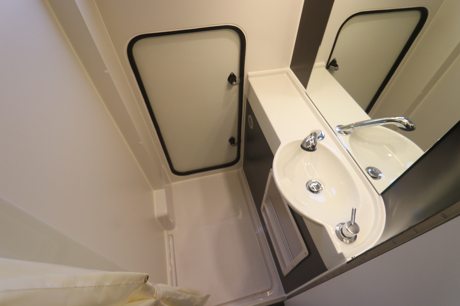 キャンピングカーキャブコン