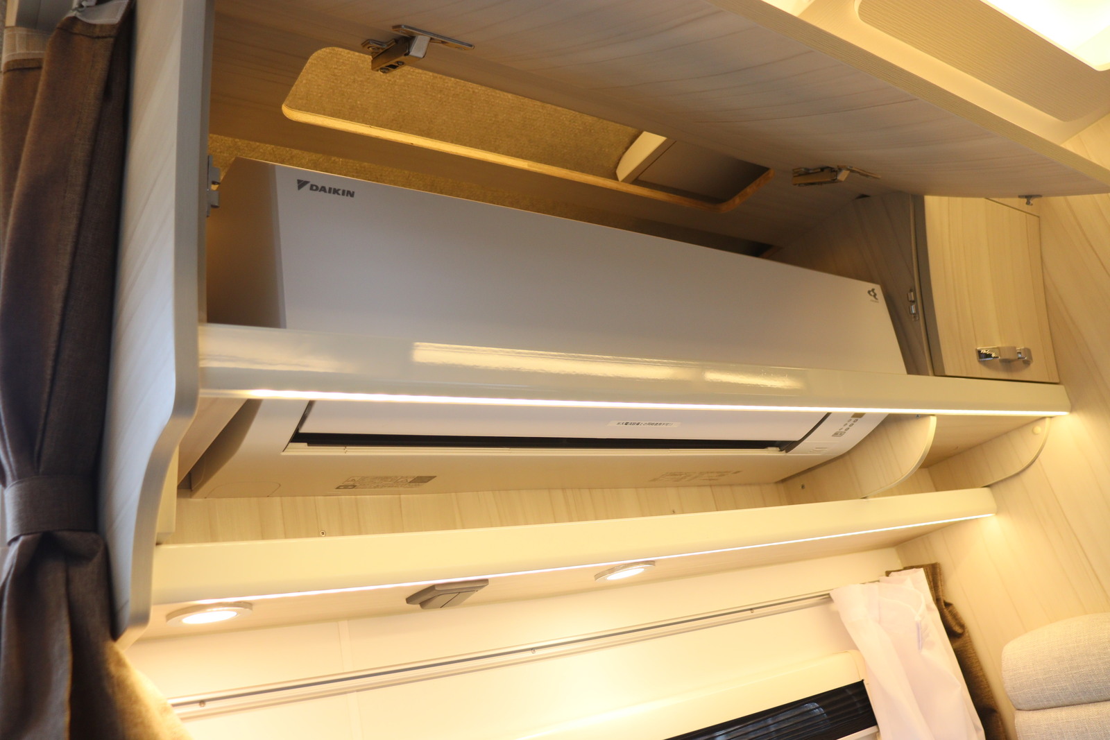 キャンピングカーキャブコン