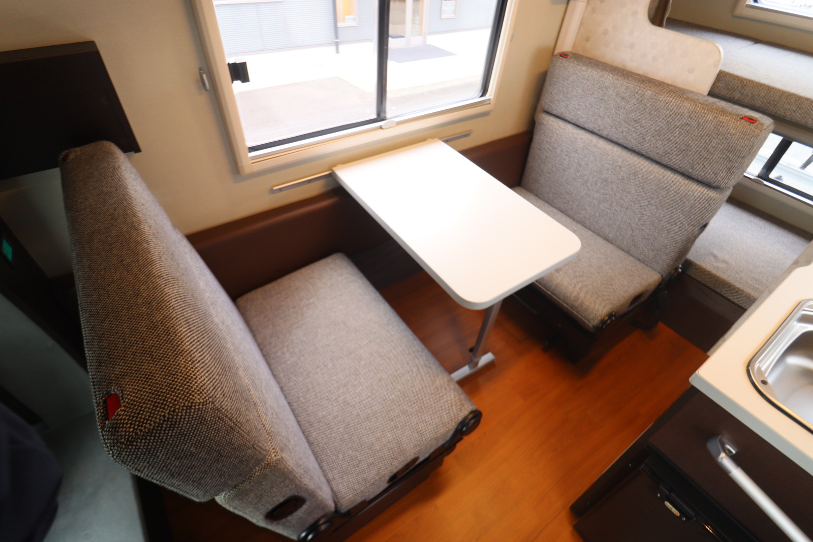 キャンピングカーキャブコン