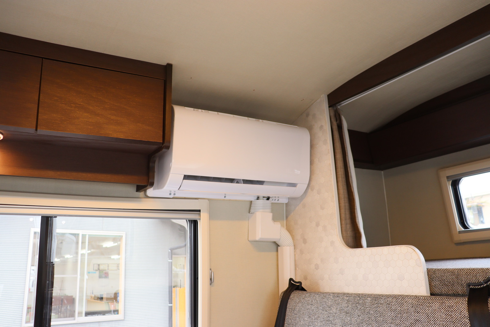 キャンピングカーキャブコン