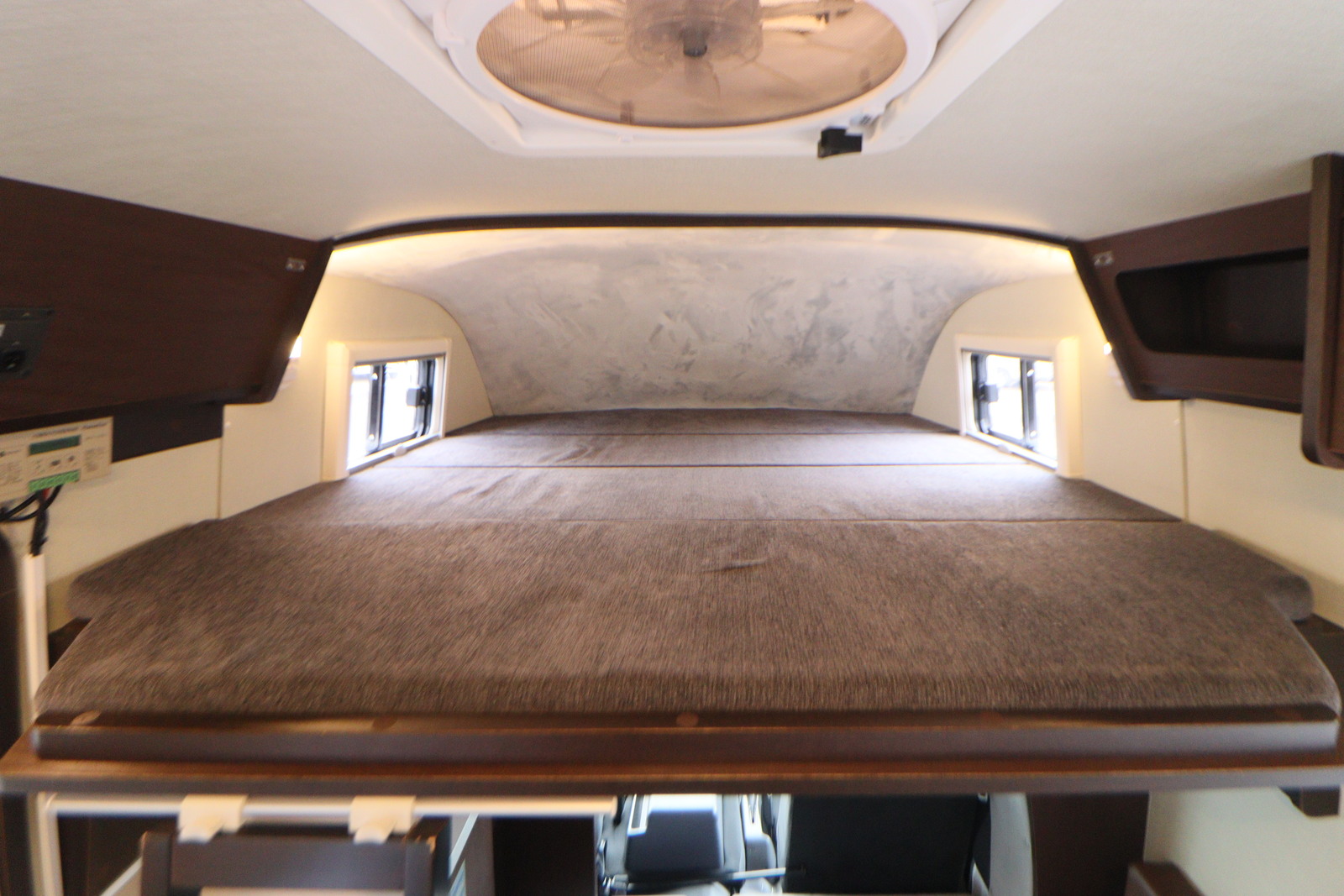 キャンピングカーキャブコン