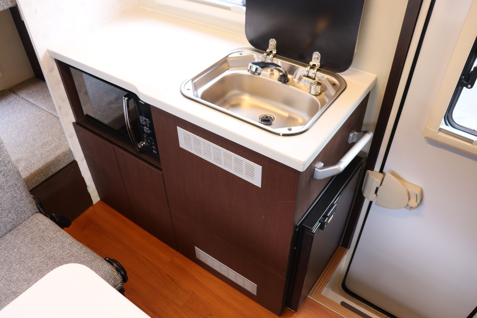 キャンピングカーキャブコン