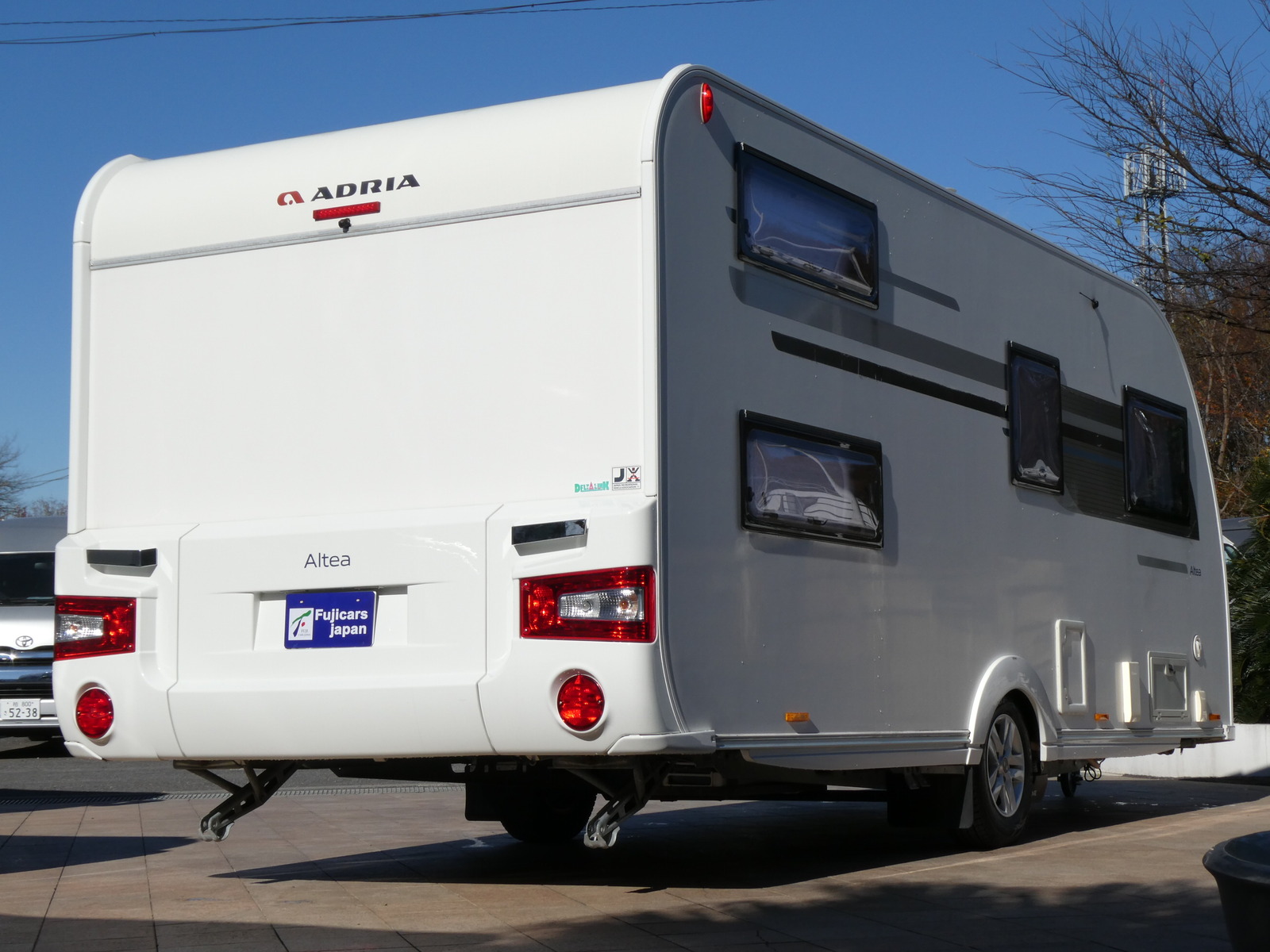 キャンピングカートレーラー