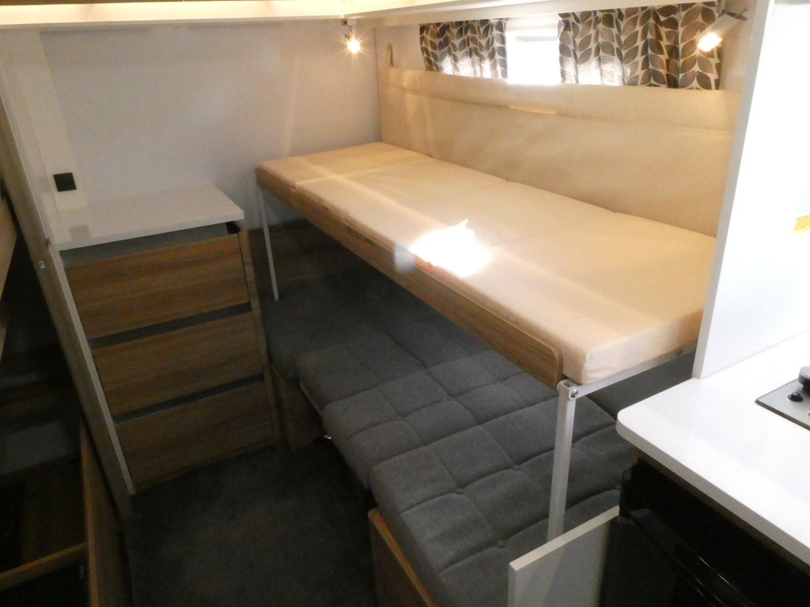 キャンピングカートレーラー