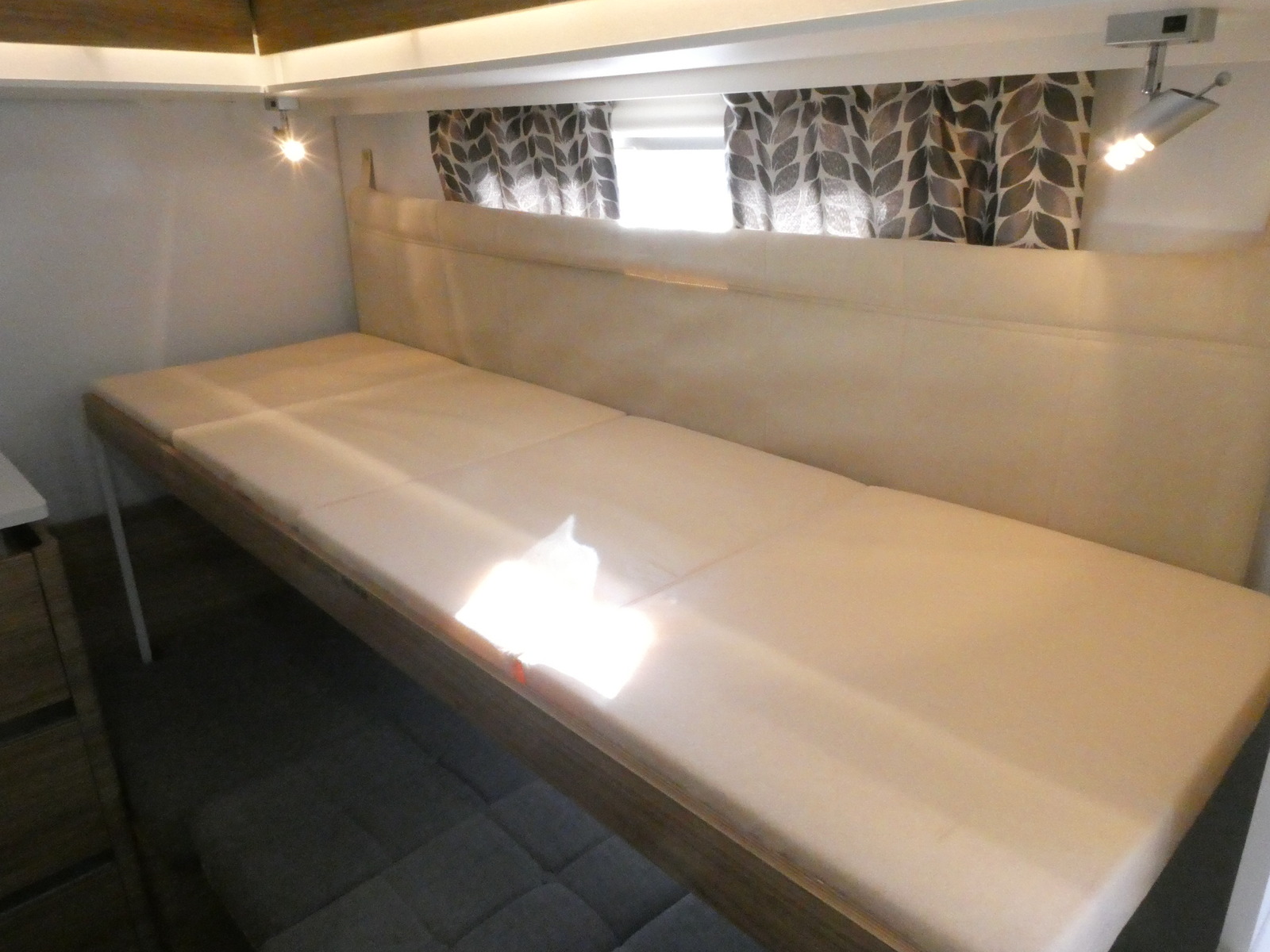 キャンピングカートレーラー