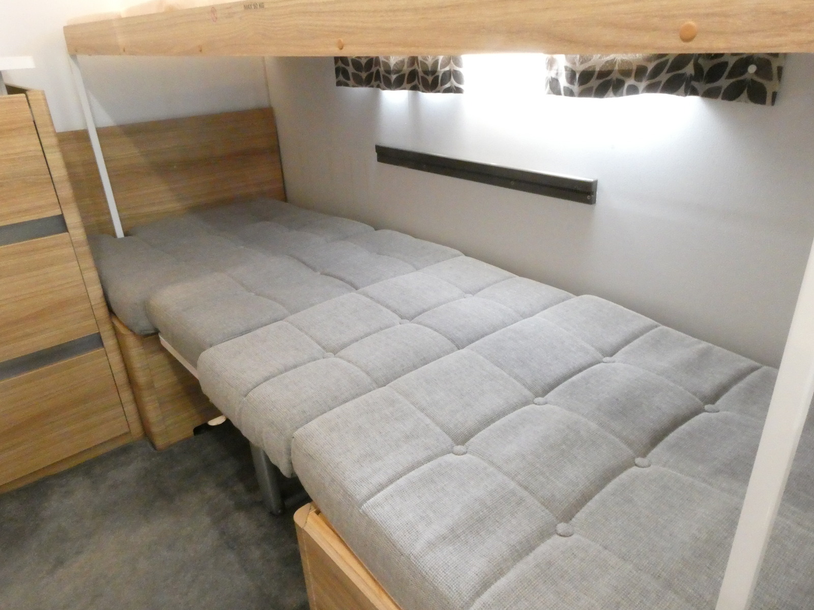 キャンピングカートレーラー