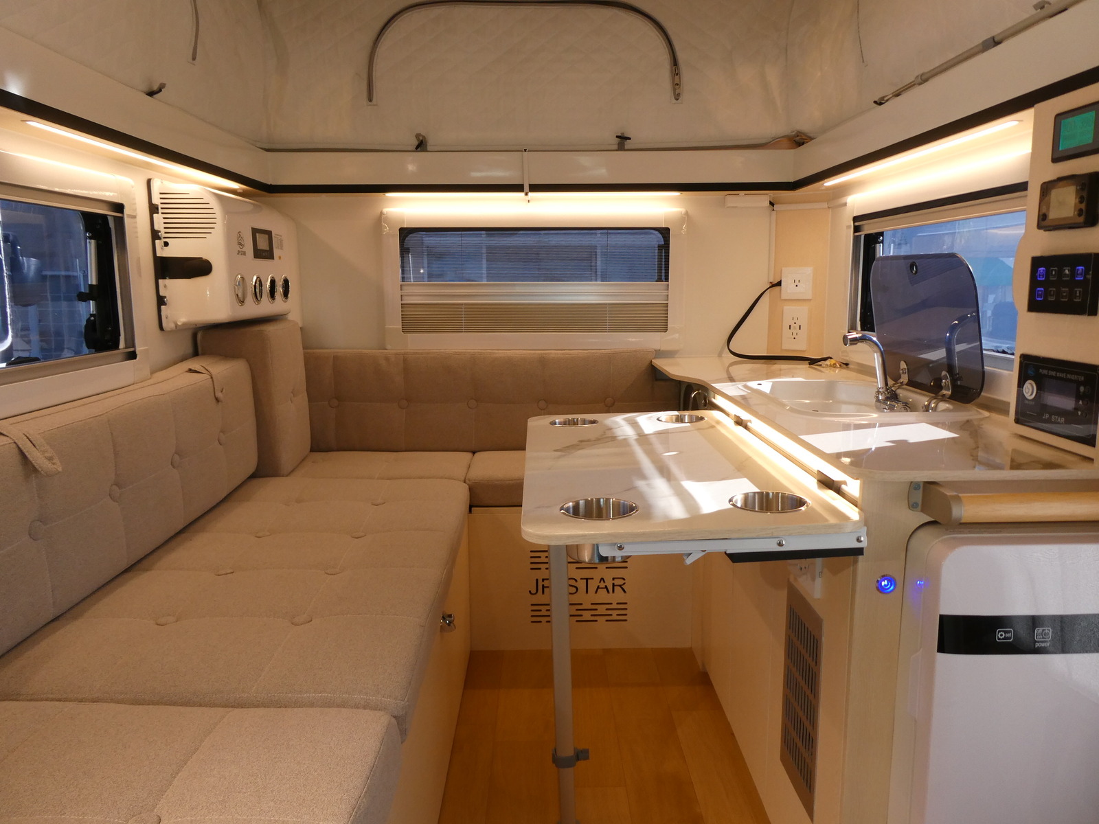 キャンピングカー軽キャンパー