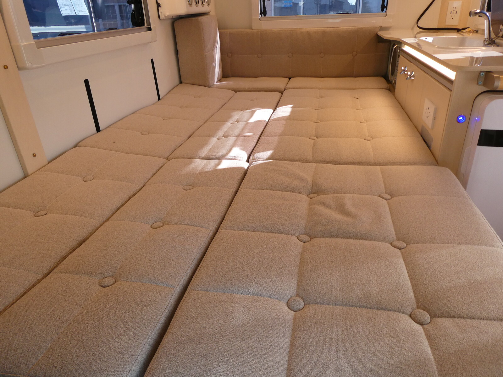 キャンピングカー軽キャンパー