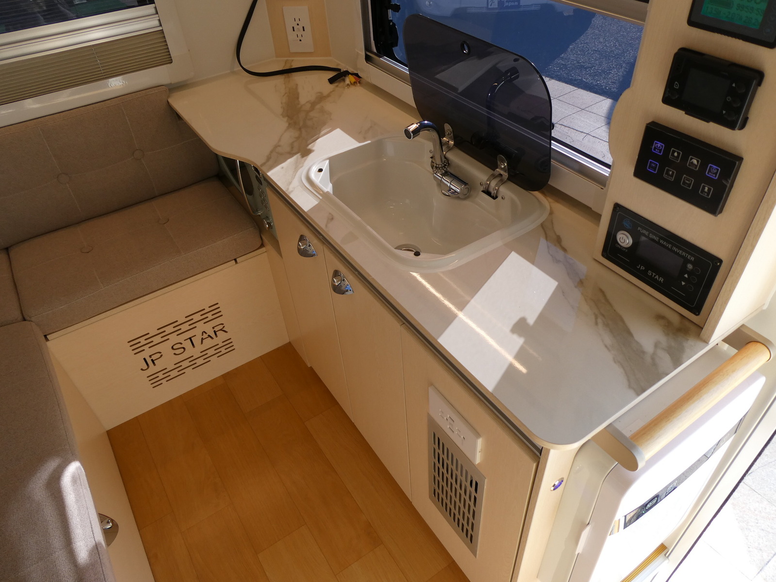 キャンピングカー軽キャンパー