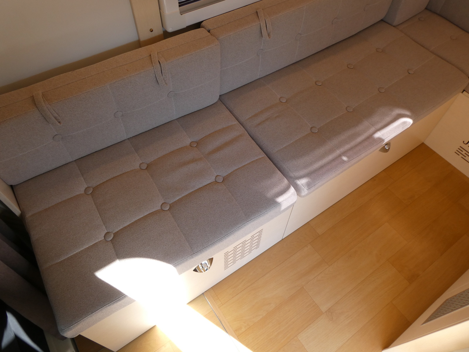 キャンピングカー軽キャンパー