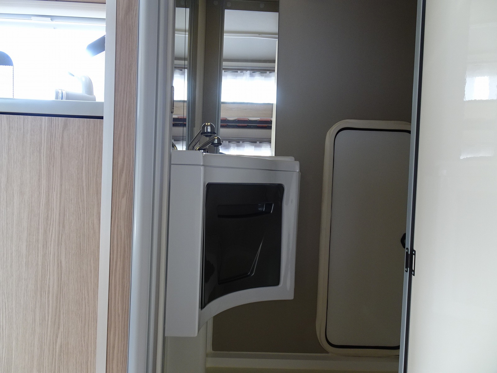 キャンピングカートレーラー