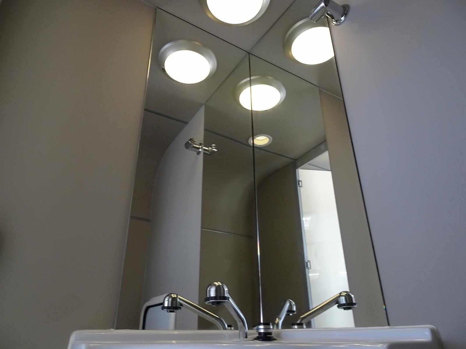 キャンピングカートレーラー