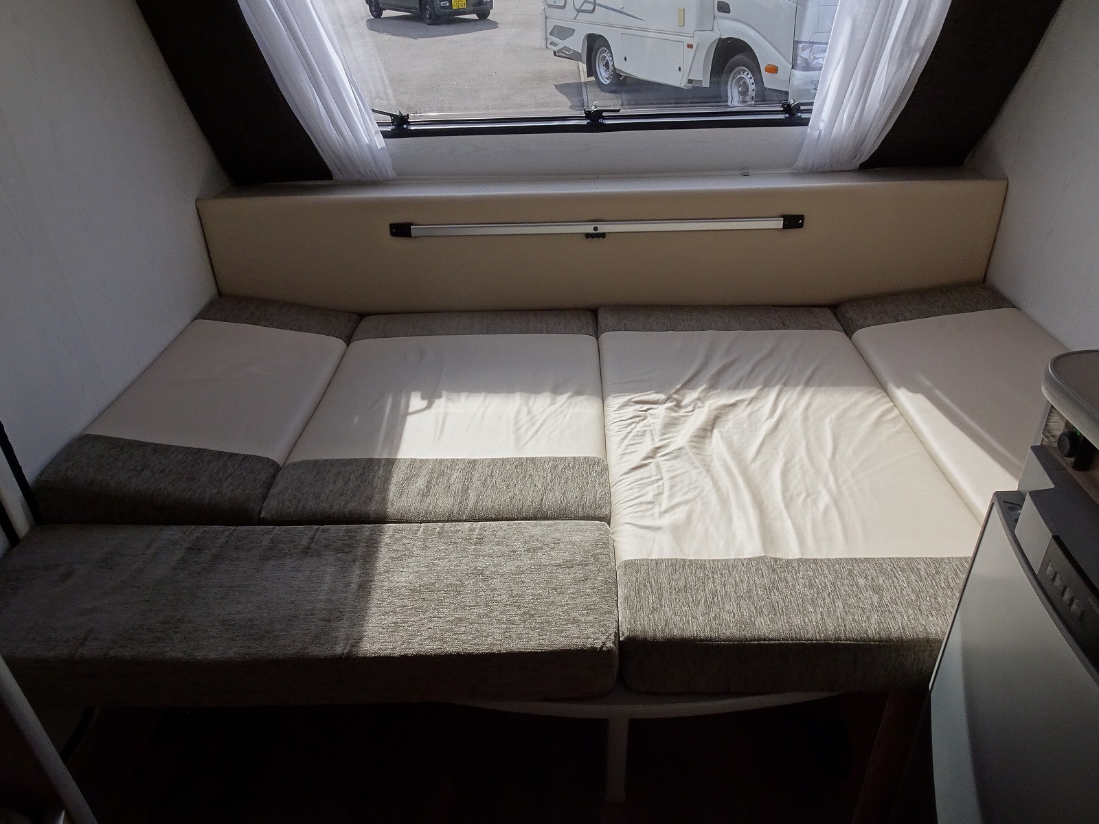 キャンピングカートレーラー