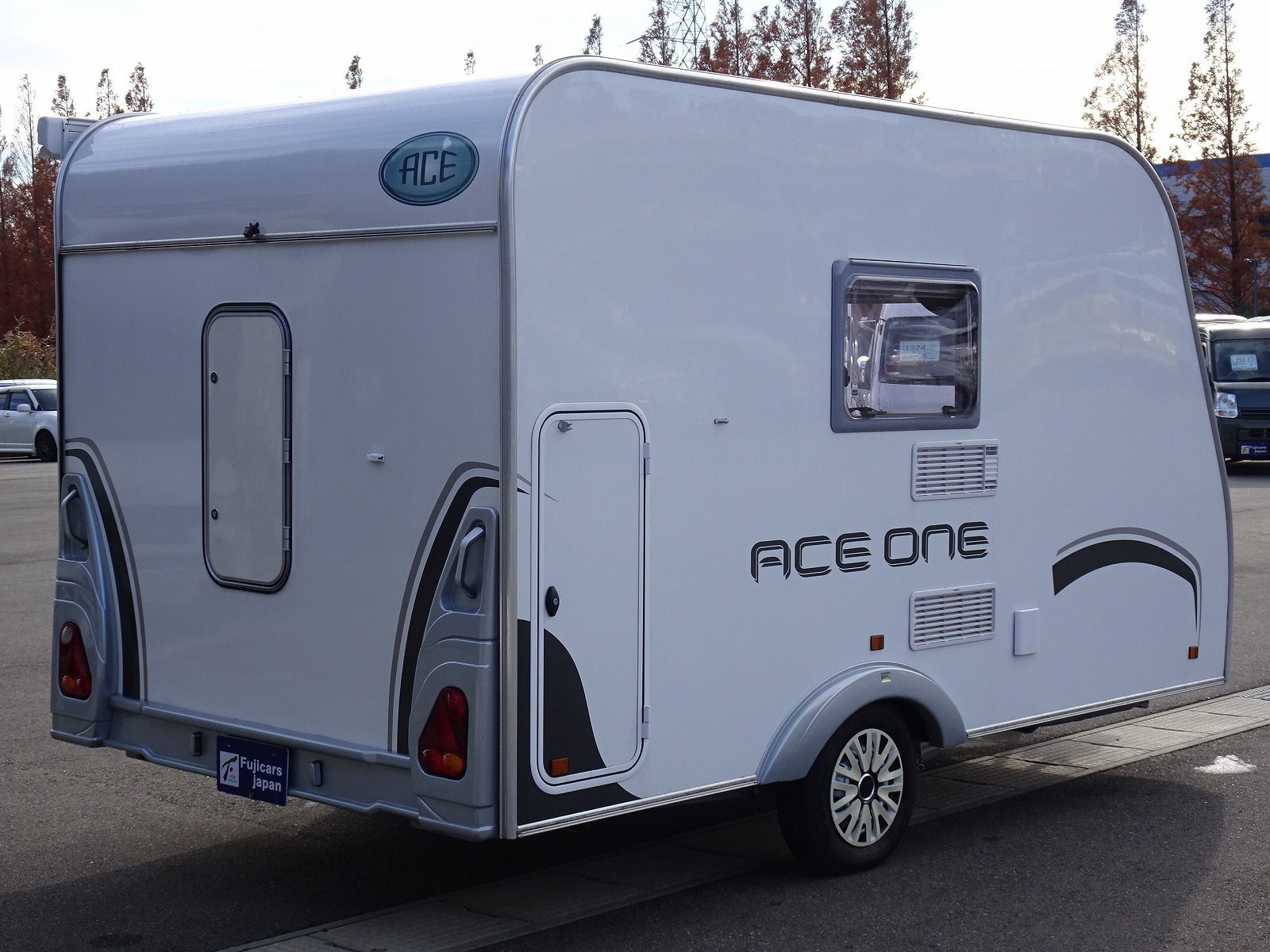 キャンピングカートレーラー