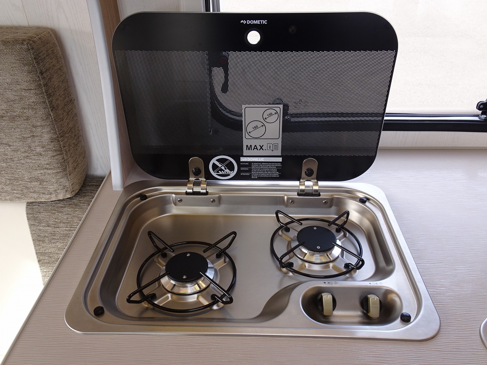 キャンピングカートレーラー