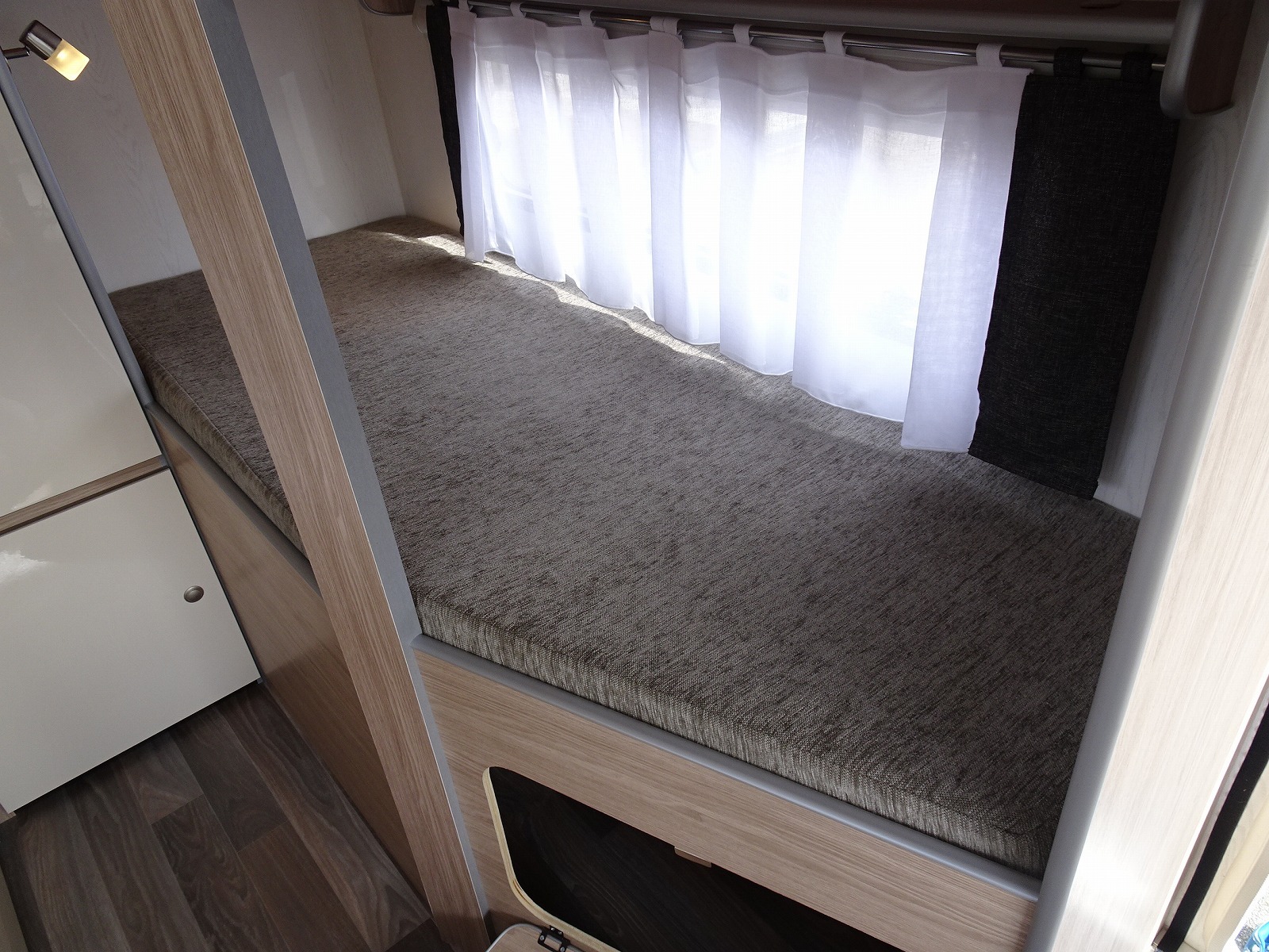 キャンピングカートレーラー