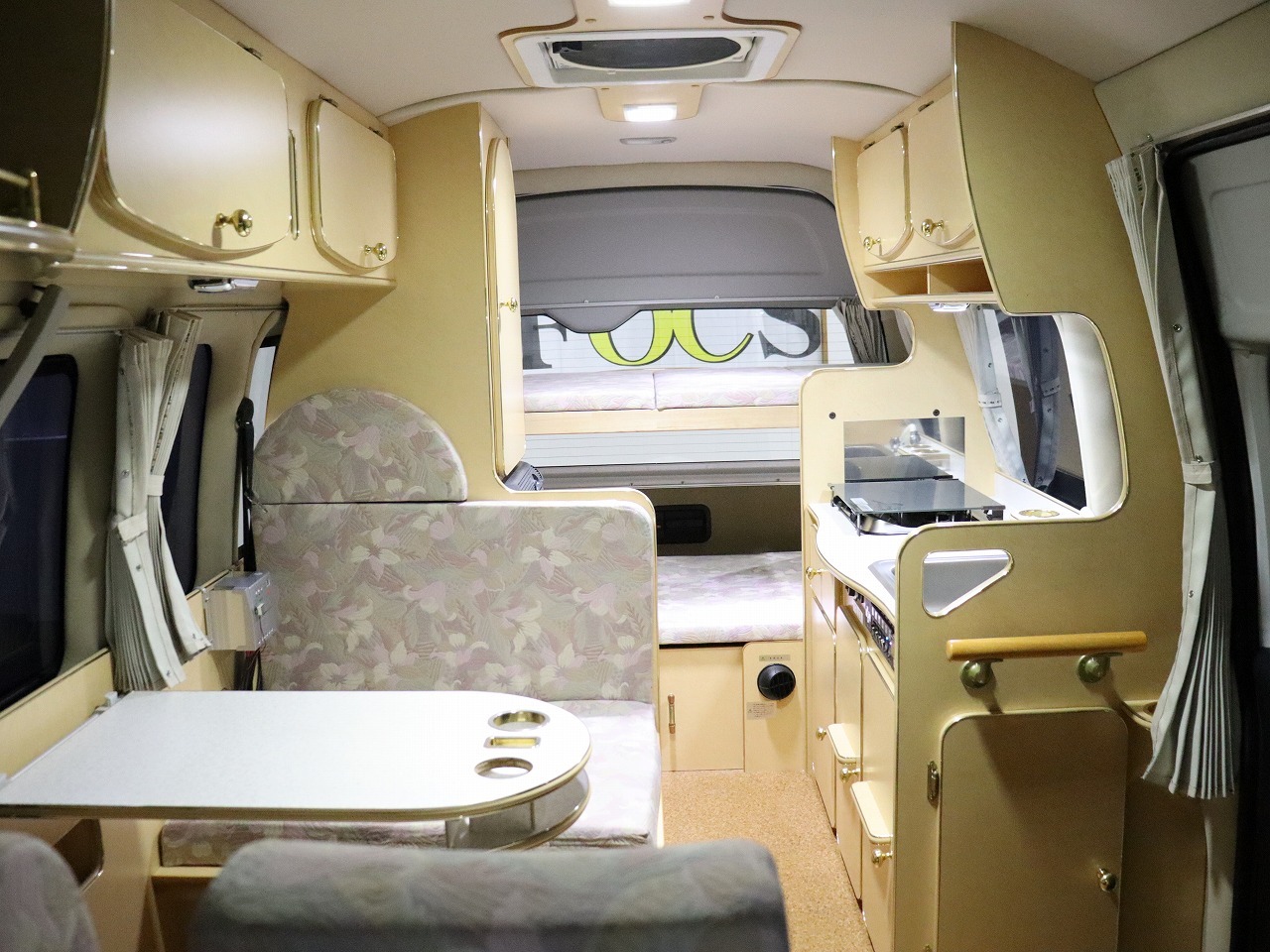 キャンピングカーバンコン