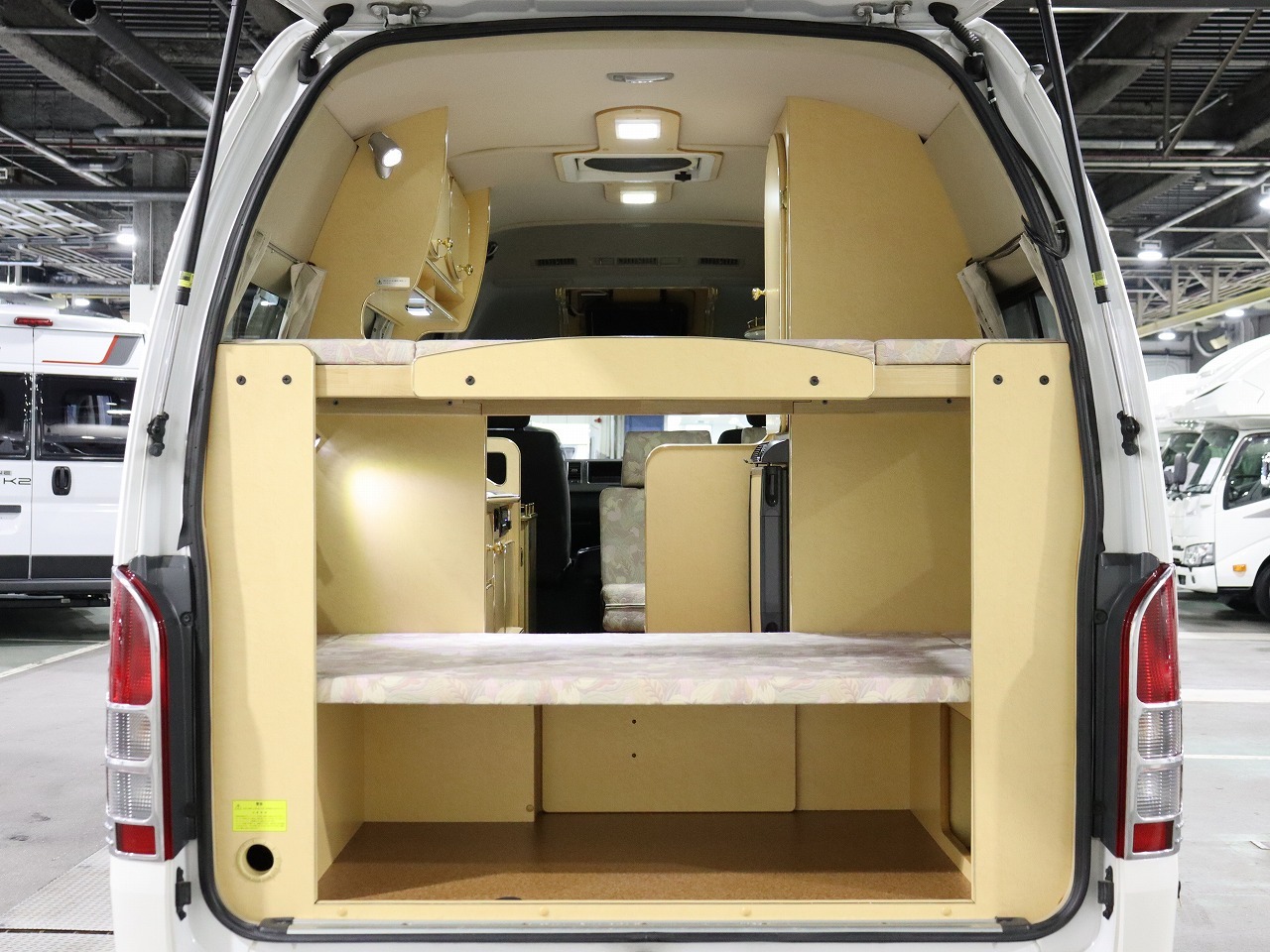 キャンピングカーバンコン