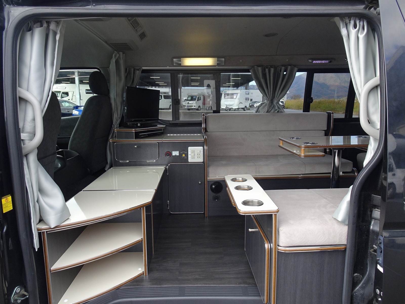 キャンピングカーバンコン