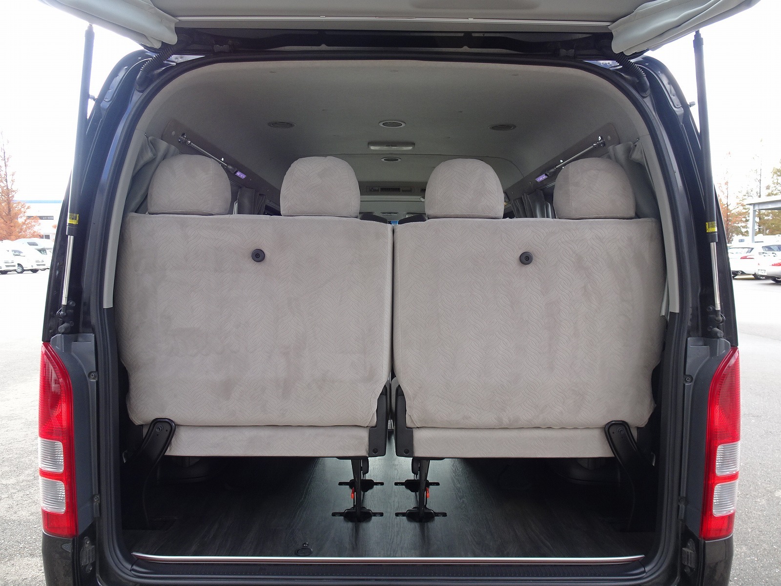 キャンピングカーバンコン