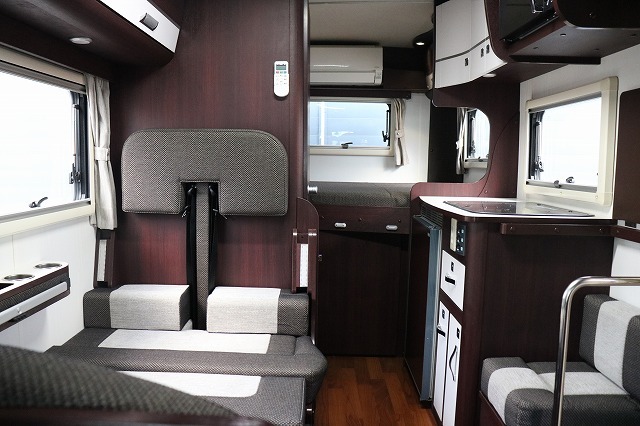 キャンピングカーキャブコン