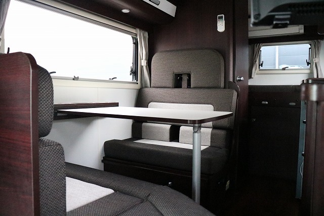 キャンピングカーキャブコン