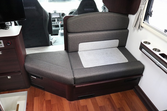 キャンピングカーキャブコン