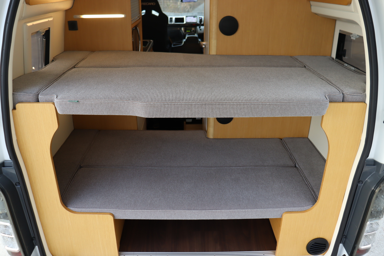 キャンピングカーバンコン