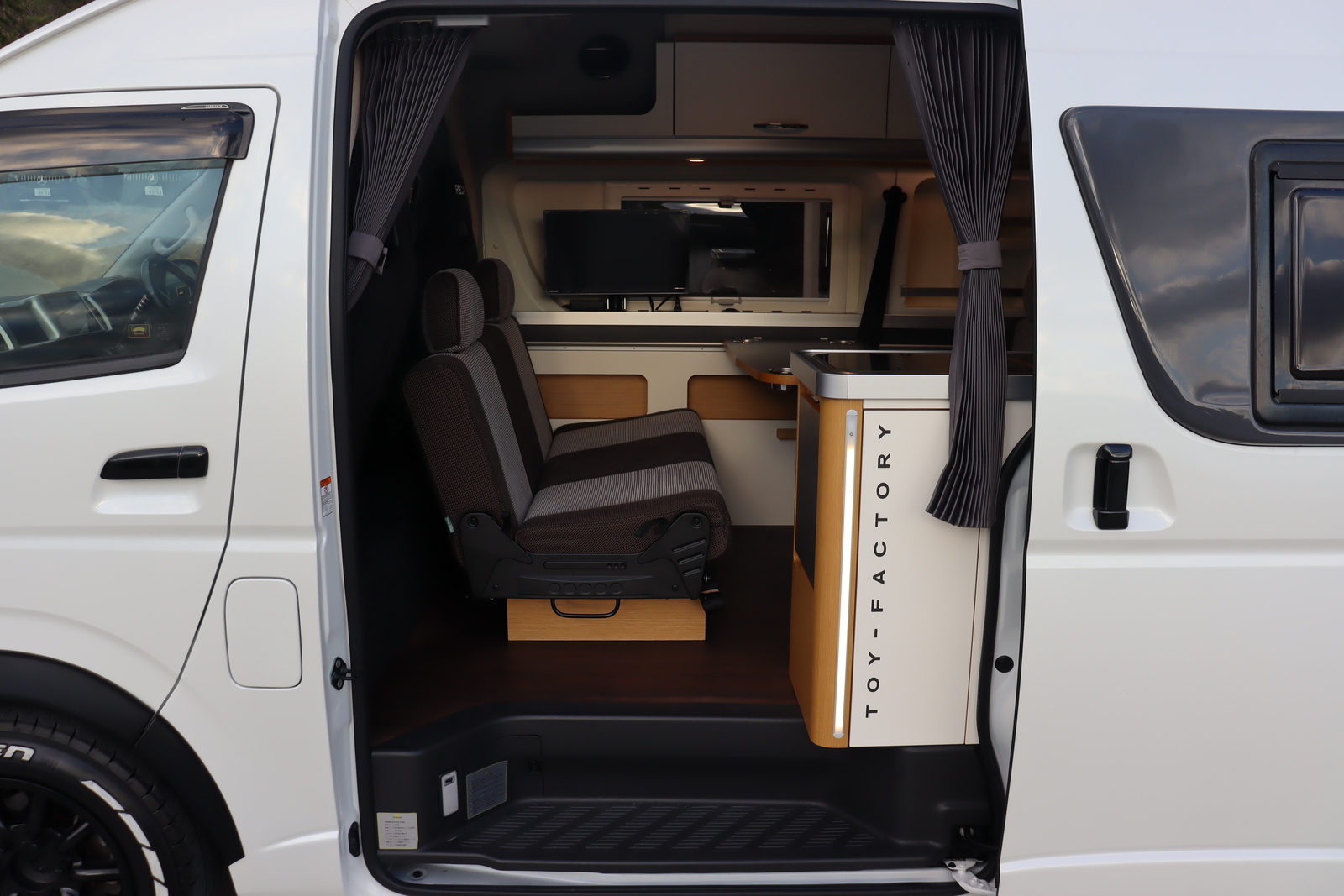 キャンピングカーバンコン