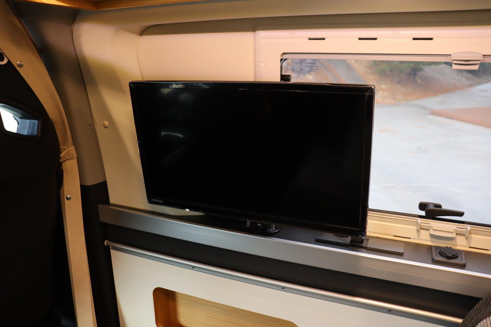 キャンピングカーバンコン