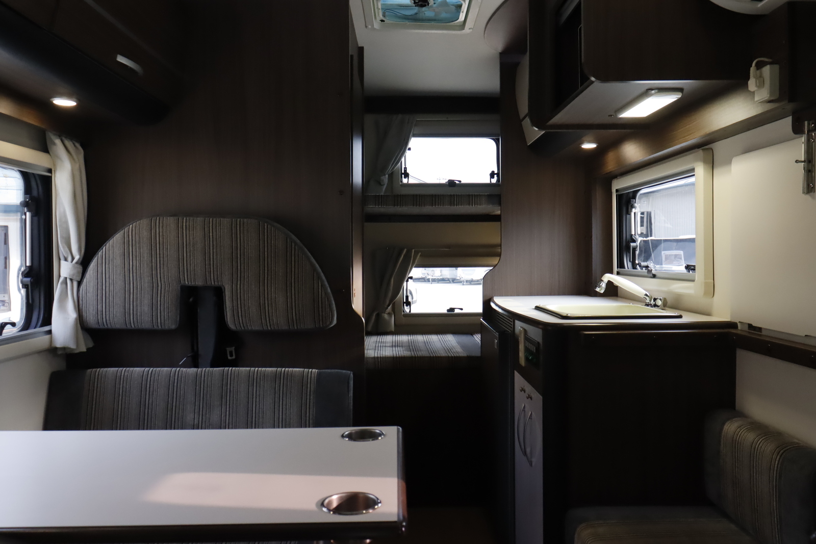 キャンピングカーキャブコン