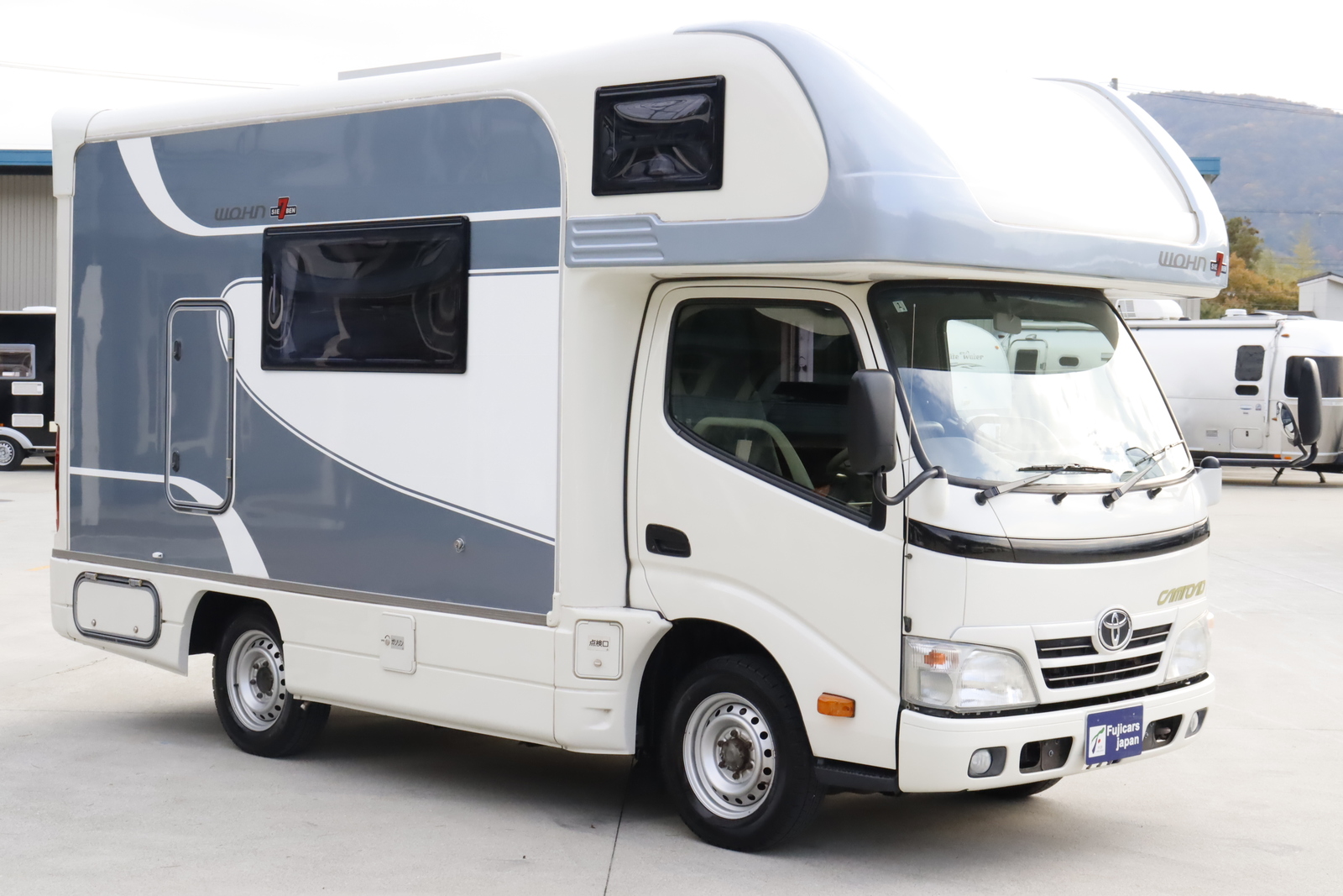 キャンピングカーキャブコン