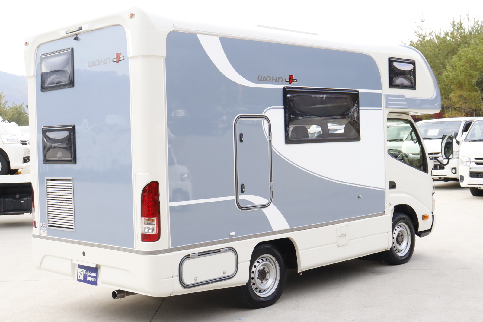 キャンピングカーキャブコン