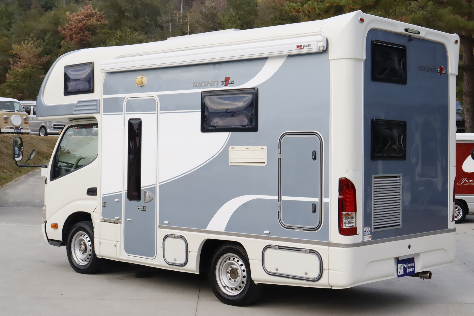 キャンピングカーキャブコン