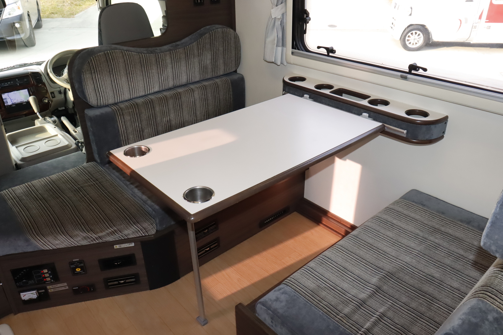 キャンピングカーキャブコン