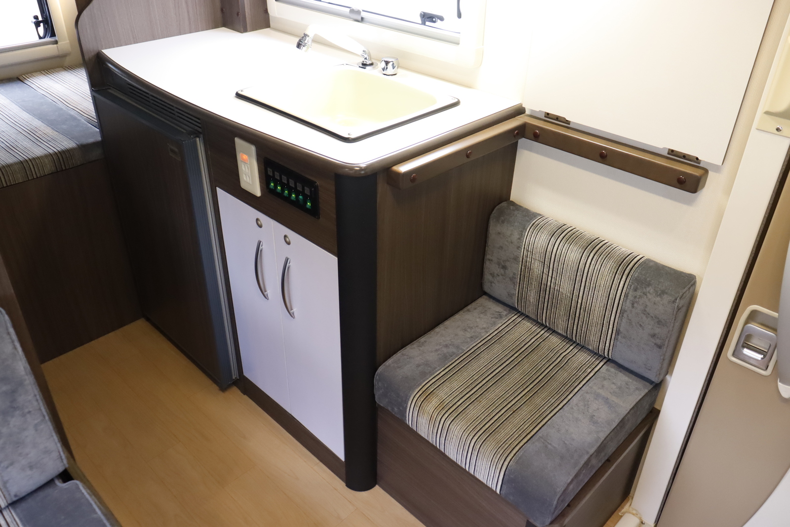 キャンピングカーキャブコン