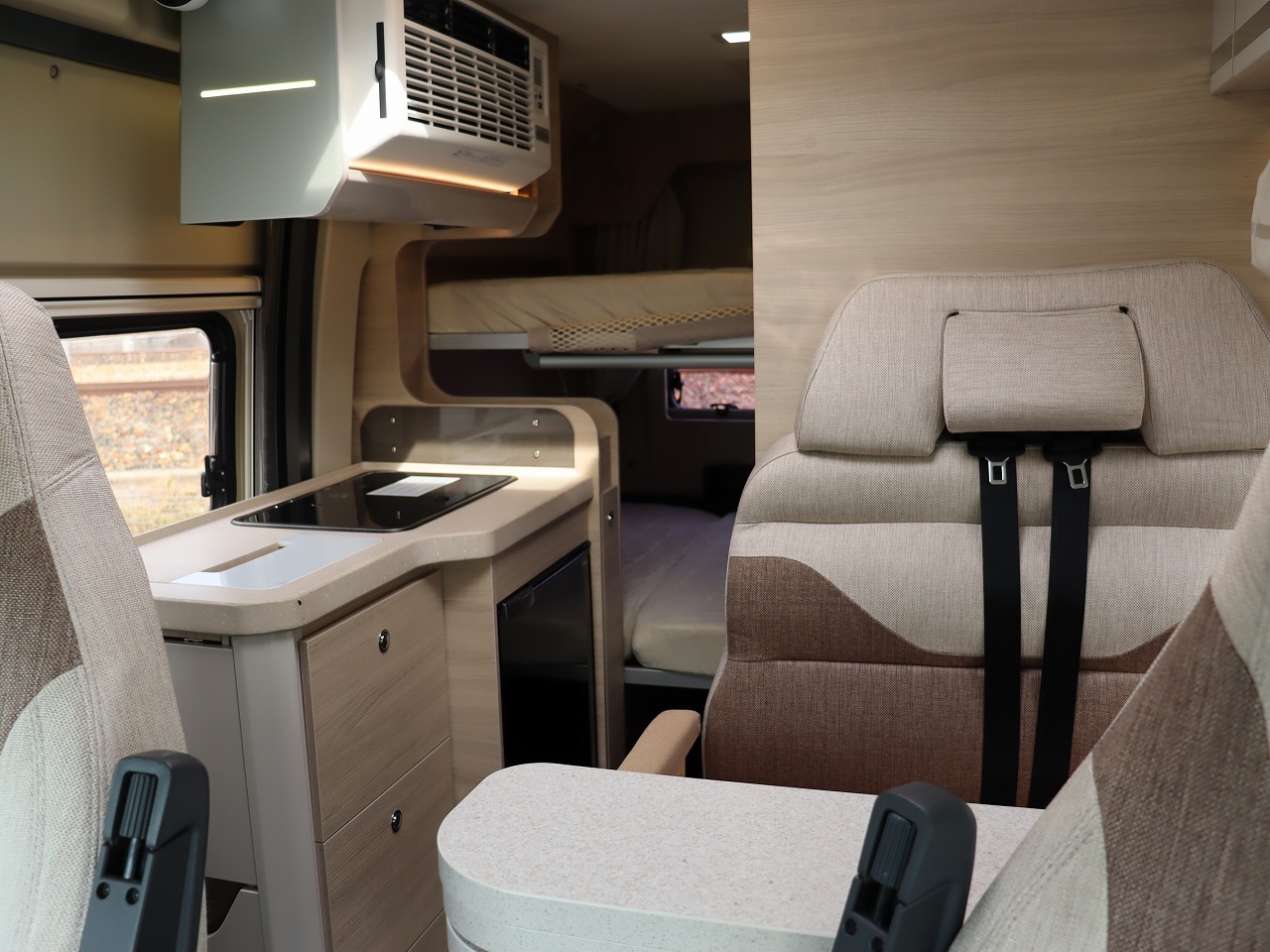 キャンピングカーバンコン