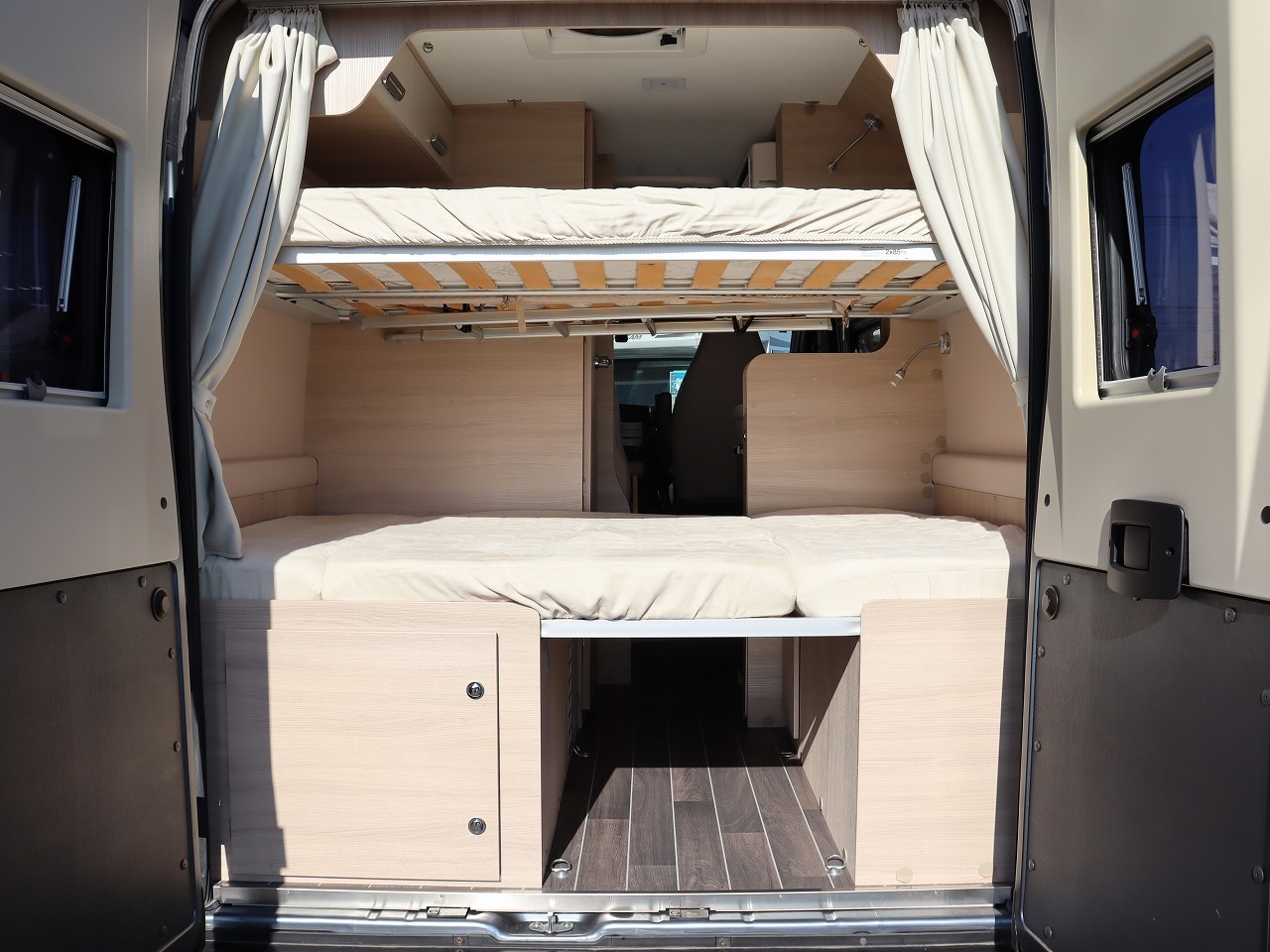 キャンピングカーバンコン