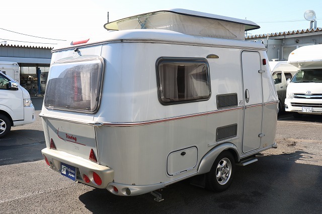 キャンピングカートレーラー