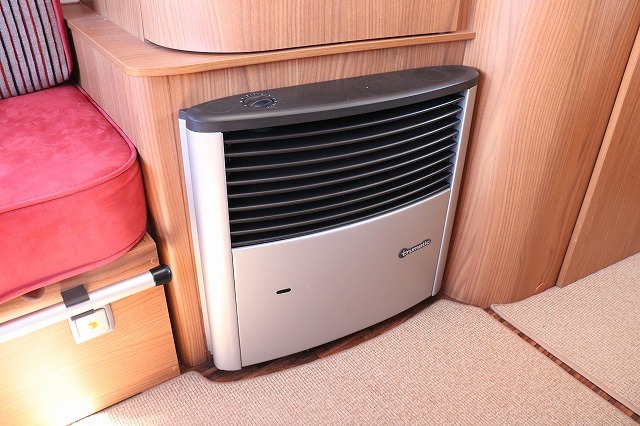 キャンピングカートレーラー